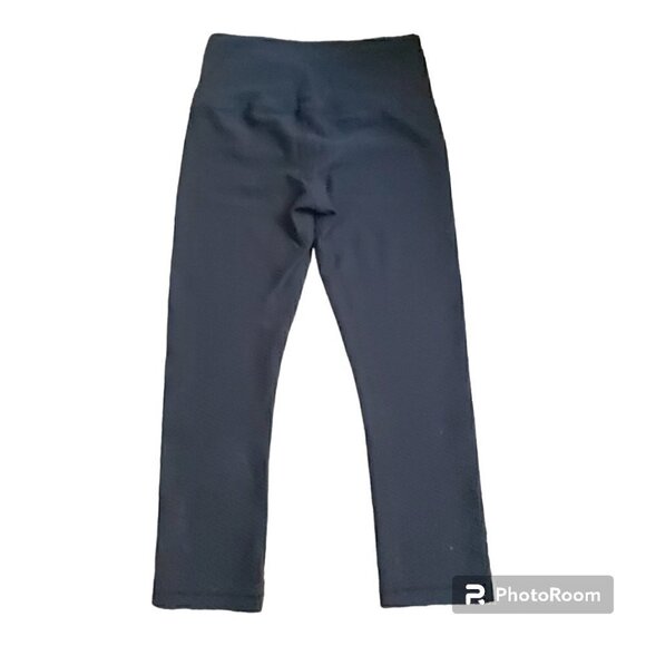 Kirkland Signature Ladies' Black Jacquard Active Tight Capris - Size Small - Picture 4 of 9